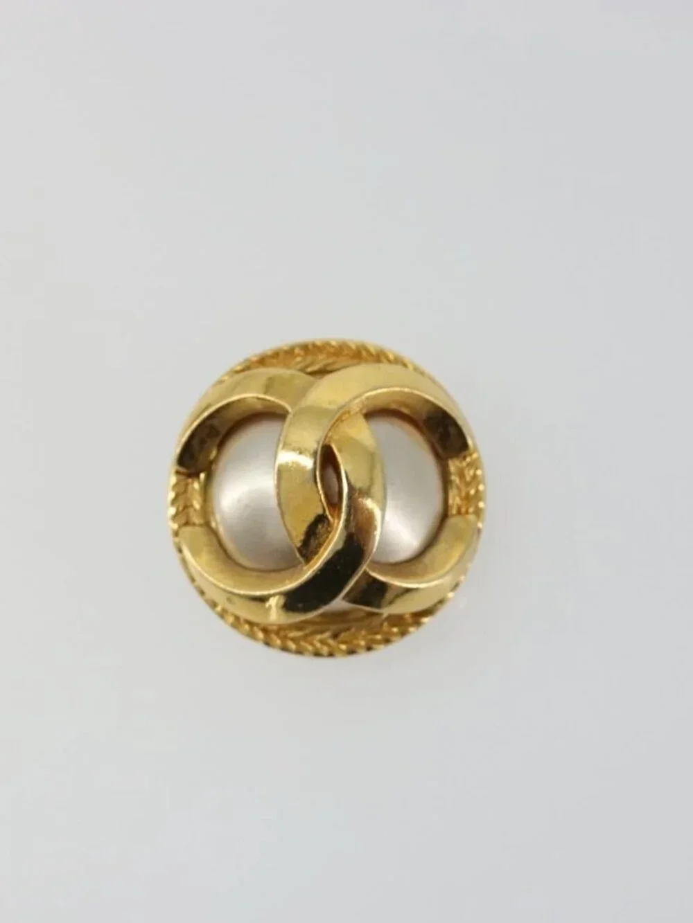 CHANEL Earring metal Gold Tone CC Auth 185222V